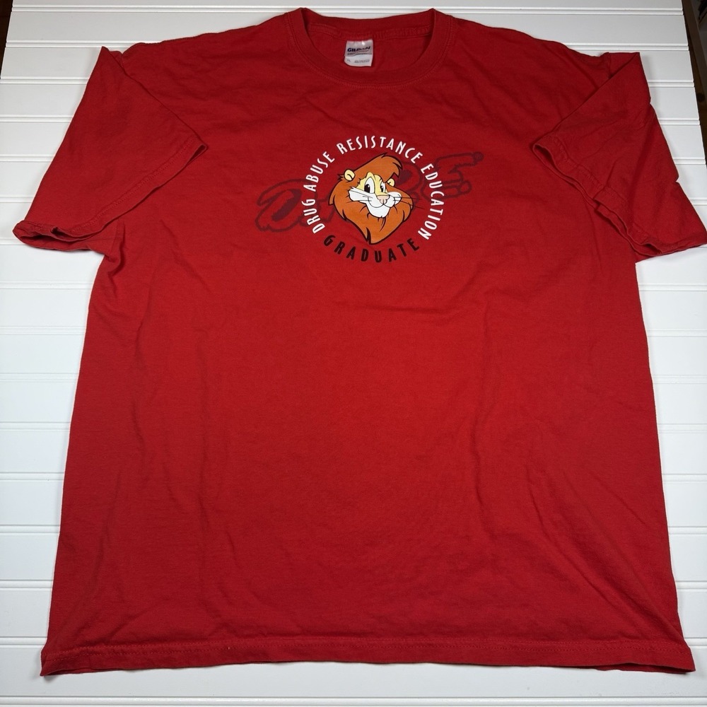 Vintage Classic DARE Graduate Short Sleeve T-Shirt Mens XL Red‎ Cotton Lion GUC